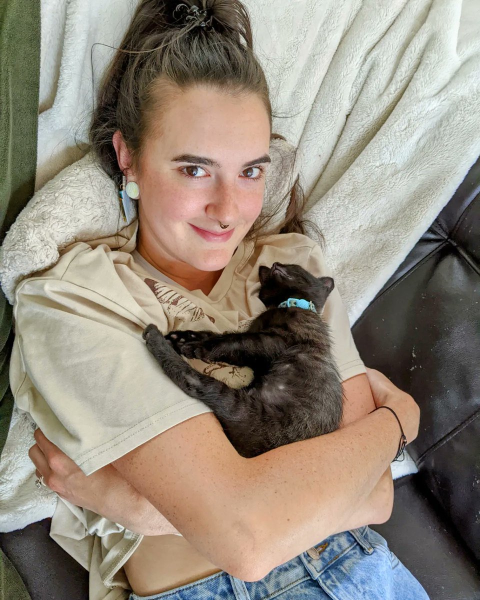 SCariker's tweet photo. My beautiful new baby, Pepper 😻
She's the best lil' kitty. https://t.co/MoHMhIanVX