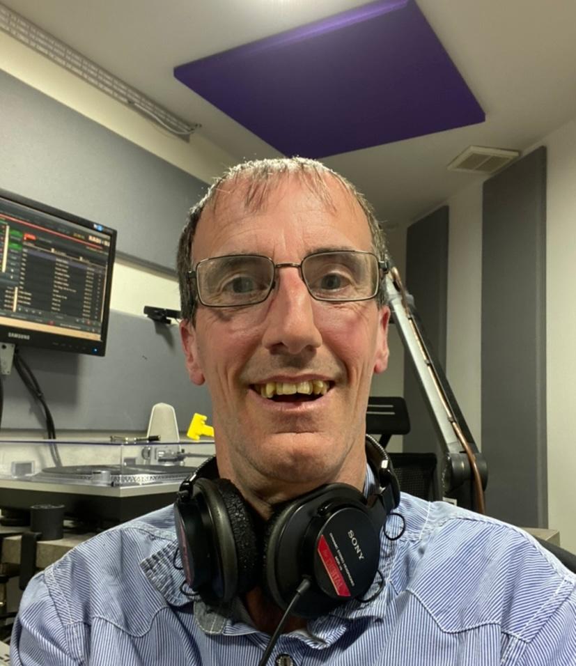 WitneyRadio's tweet photo. Dj craig is back tonight at 8pm  live from blanket house with midweek love 2 dance
Dance remix tunes on a wedensday evening
 It's going to be a great show don't miss it
Text or whatsapp me on 07931366999 for a midweek shout out on air.
#Dance 
#MidWeekMiracle 
#westoxfordshire https://t.co/37Nuz7xPnS