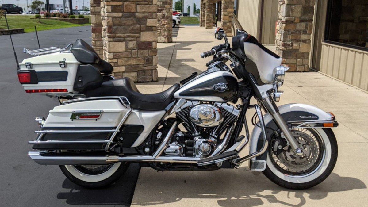 chopperexchange's tweet photo. Who should take home this 2008 Ultra Classic® Electra Glide®?🤔

#ChopperExchange #HarleyDavidson #ElectraGlideUltraClassic #CustomBikes #UsedBikes #ThrottleNation #OpenRoad #HarleyFamily #TwoWheels https://t.co/gOinaZgNQ7