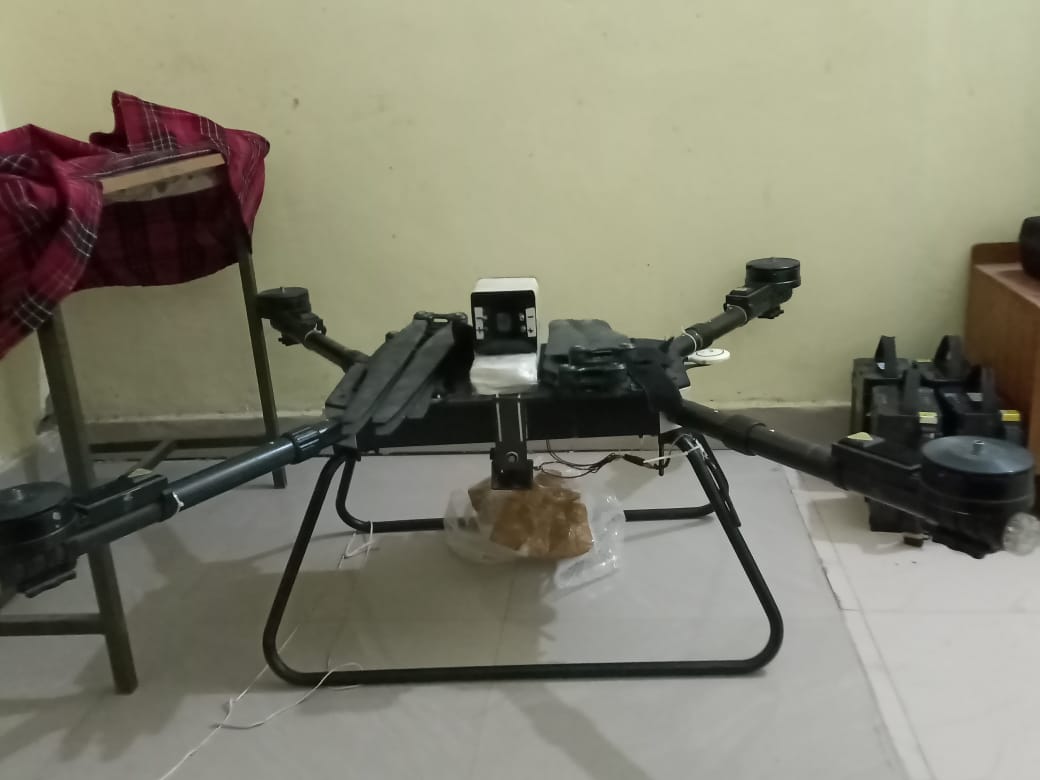 ReviewVayu's tweet photo. Garuda Make in India Tactical Drones

Indian Army has expressed interest to utilise Garuda Aerospace expertise &amp; technical knowledge to use drones more effectively
GA's been invited to dispatch their technical team to undertake modification &amp; help the army maintain timelines

1/2 https://t.co/xaZJ3XWIGj