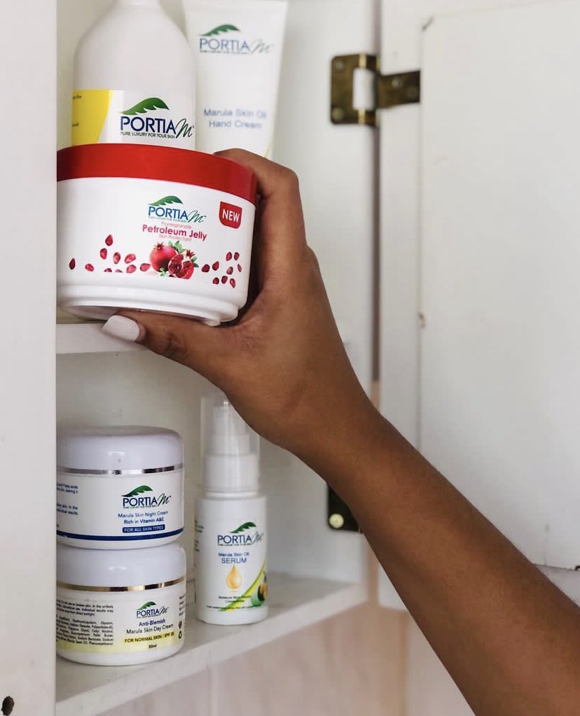 PortiaM_Skin's tweet photo. Glowers🧚♀️…let’s celebrate with glowers who have just started and bought the products ✨🤝🛒
Show Off your Portia M products under this post✨🌼🌹
#ShowOffPortiaMProducts
#PurchaseStopper
#Moreki
#sharetheglow
https://t.co/qHZhwHbIgO https://t.co/yfitWlqrAu
