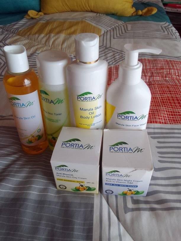 PortiaM_Skin's tweet photo. Glowers🧚♀️…let’s celebrate with glowers who have just started and bought the products ✨🤝🛒
Show Off your Portia M products under this post✨🌼🌹
#ShowOffPortiaMProducts
#PurchaseStopper
#Moreki
#sharetheglow
https://t.co/qHZhwHbIgO https://t.co/yfitWlqrAu
