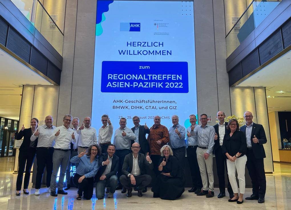 GermanThaiChamb's tweet photo. EDs / Chief Representatives of #AHKs in APAC participate in the Regional Meeting Asia Pacific 2022 in Vietnam during 24-25.08.2022, together with MD of DIHK &amp; participants from @BMWK, @giz_gmbh &amp; @GTAI_de
#GTCC #PartnerInThailand https://t.co/vRwBiIClS3