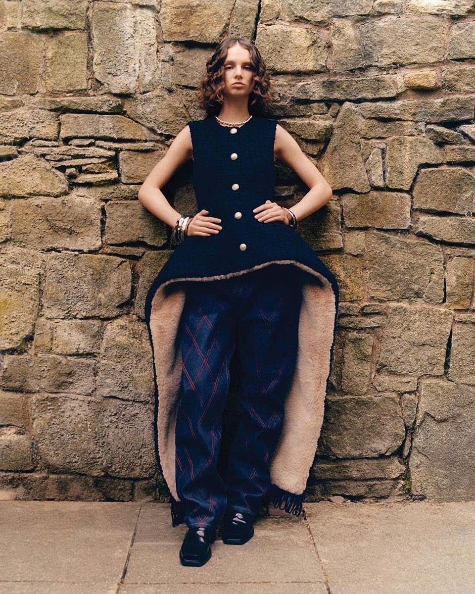 PremierModels's tweet photo. ✨ Re-imagining autumn wardrobe— GISELLE✨💙 for @WSJMag
Photographer #jessejjenkins
Styling #chloegrace
Hair @blakejhenderson
Makeup @celiaburton
Set designer #seanproduction
Production #roscoproduction
Casting #dmcasting
#GiselleNorman #WSJMagStyle #premiermodels https://t.co/3XD4V0aBWx
