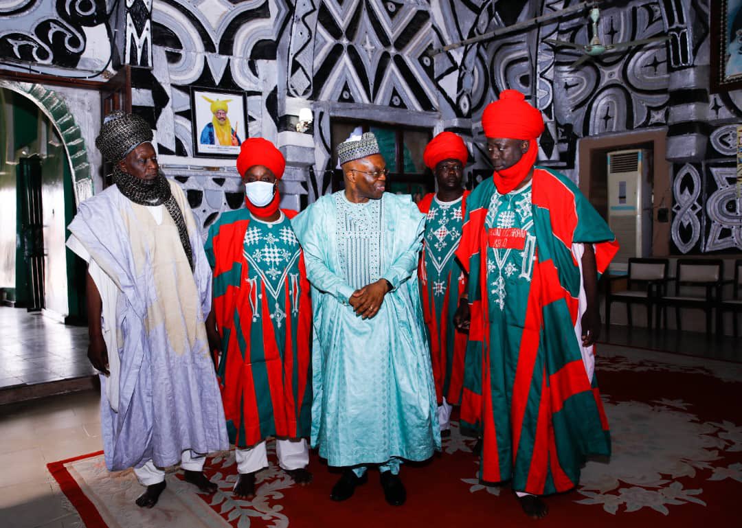 While waiting to meet His Royal Highness, the Emir of Kano Alhaji Aminu Ado Bayero, I met the Palace guards (dogarai in Hausa language) and I'm greatly impressed by how the Emirate preserves culture @WHONigeria @NphcdaNG @Fmohnigeria @UN_Nigeria