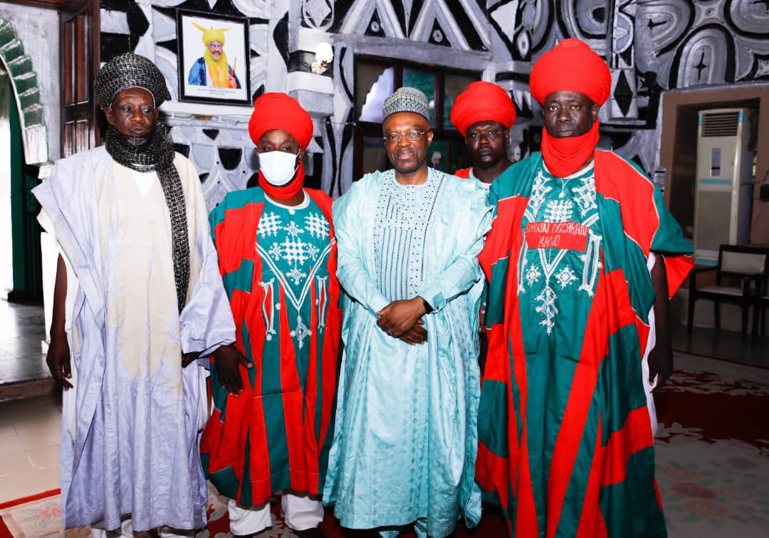 WMulombo's tweet photo. While waiting to meet His Royal Highness, the Emir of Kano Alhaji Aminu Ado Bayero,  I met the Palace guards (dogarai in Hausa language)  and I'm greatly impressed by how the Emirate preserves culture @WHONigeria @NphcdaNG @Fmohnigeria @UN_Nigeria https://t.co/oRh5XUkVLO