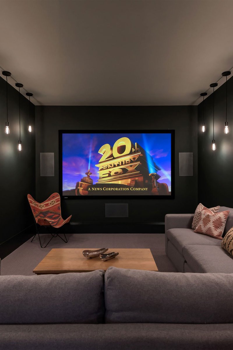 SouReferencias's tweet photo. Trabalhar muito pra fazer uma sala de cinema na minha casa https://t.co/3Cnr76SfqM