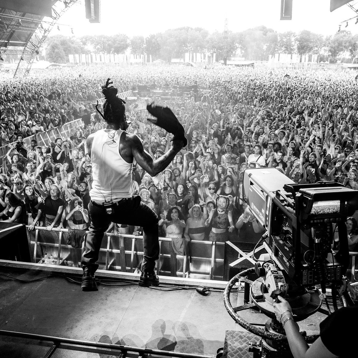 burnaboy's tweet photo. Lowlands 22’ 🇳🇱 

Love, 
Damini https://t.co/ClHyricBbp