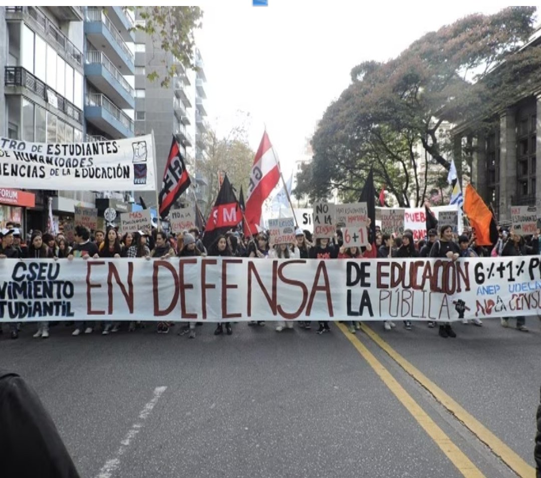 Siguen sin entender,<a href="/ANEP_Uruguay/">ANEP</a> una reforma educativa entra al aula de la mano de los docentes y sus alumnos. La educación pública,gratuita y de calidad hoy está cuestionada.<a href="/pablogentili/">Pablo Gentili</a>