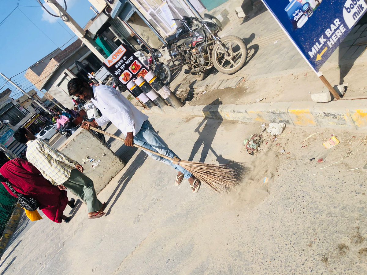 aboharchokho's tweet photo. Cleanliness Drive at Daily Basis. Main roads Clean #pmidc ##SwachhSurvekshan2023 #ulbcode800214 #ulbabohar #pmidc #swachhabohar #SwachhBharat #SwachhBharatMission #ulbcode800214 https://t.co/z0bPFR2GxI