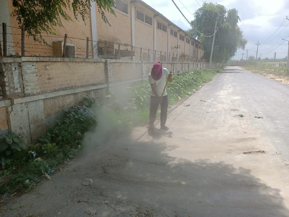 aboharchokho's tweet photo. Cleanliness Drive at Daily Basis. Main roads Clean #pmidc ##SwachhSurvekshan2023 #ulbcode800214 #ulbabohar #pmidc #swachhabohar #SwachhBharat #SwachhBharatMission #ulbcode800214 https://t.co/z0bPFR2GxI