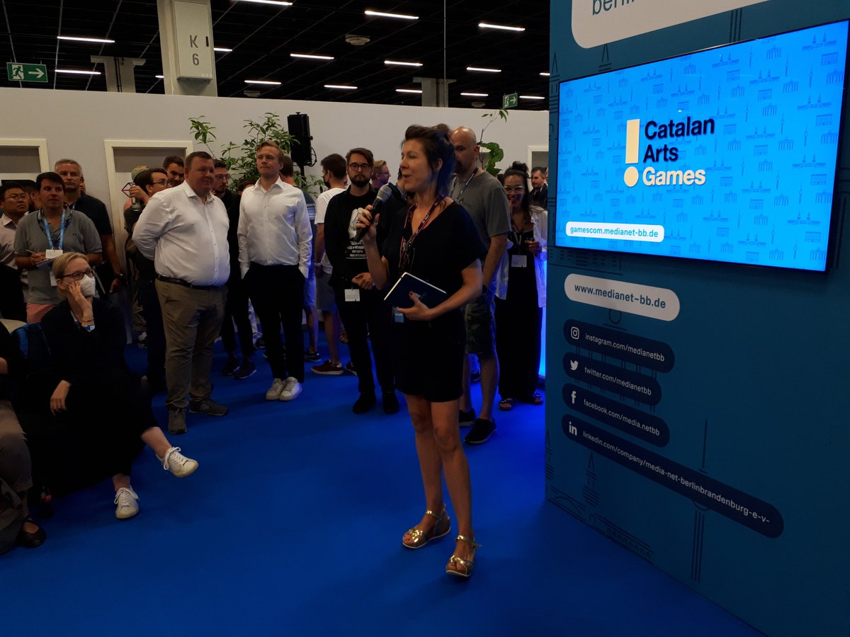 medianetbb's tweet photo. @djane0815, Chef der Senatskanzlei Berlin @FischerSeverin, @liebe_micha und @neusmelich eröffnen den Berlin-Brandenburg Empfang auf der @gamescom. Wir danken unseren Partnern @Kickstarter und @catalanarts. https://t.co/whxH8rU5Az