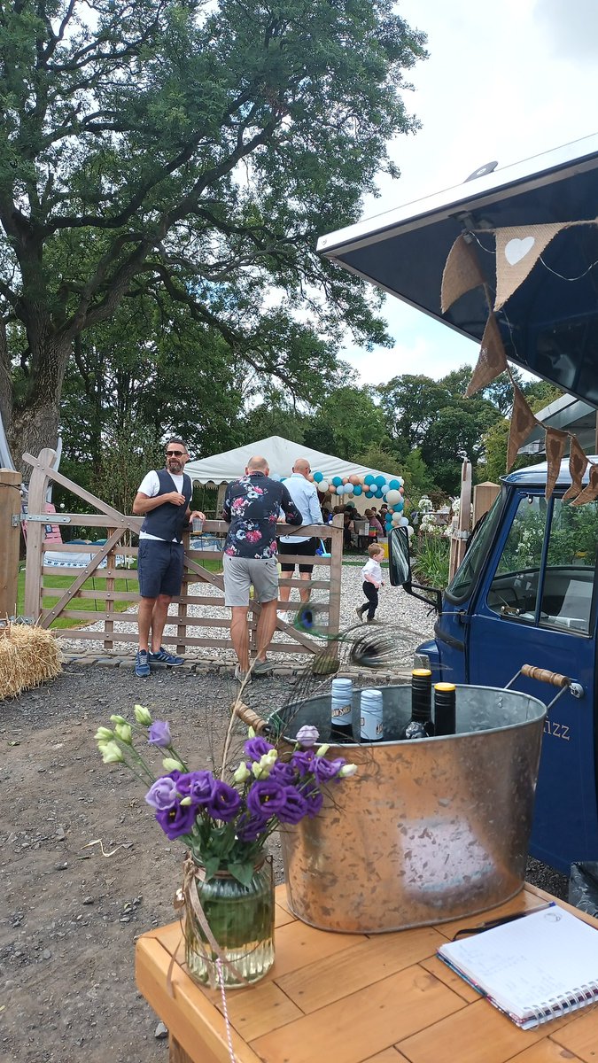 CopaFizz's tweet photo. Just a few pictures from our Summer, rolling into a busy Autumn. Get in touch if you need bar hire #proseccovan #ginbar #Lancashire https://t.co/DnFsLm0bq0