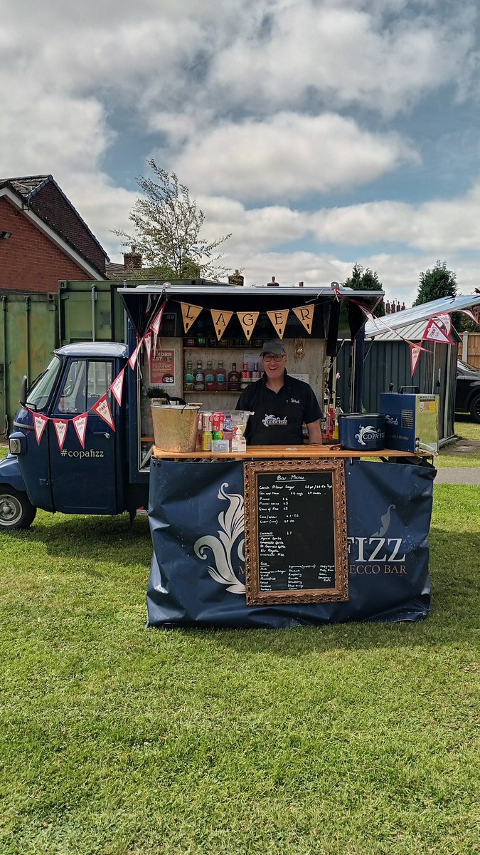 CopaFizz's tweet photo. Just a few pictures from our Summer, rolling into a busy Autumn. Get in touch if you need bar hire #proseccovan #ginbar #Lancashire https://t.co/DnFsLm0bq0