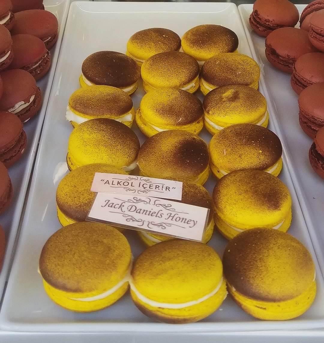 İzmir’de bir pastahane, makarona yeni bir boyut getirmiş… 
(Bizi bul..:)