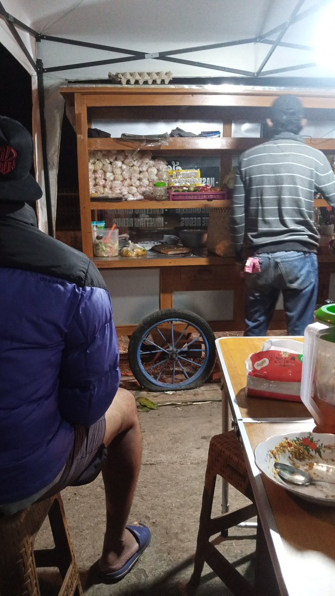momomlessa's tweet photo. melipir stuntaskan lapar https://t.co/EZzZMWRTb6