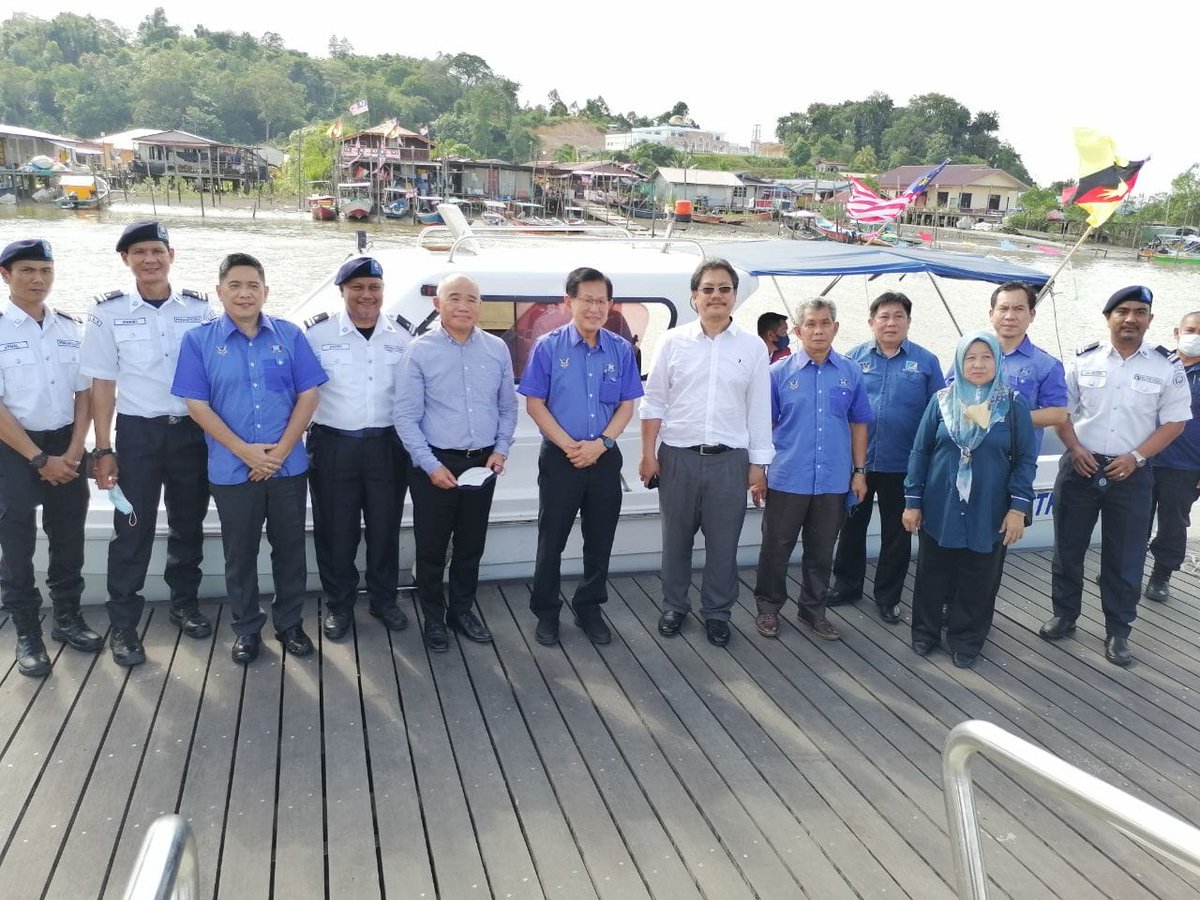 hazlandswk's tweet photo. Bersama Datuk Lee Kim Shin, Menteri Pengangkutan dan para pelancong dari Austria di Terminal Bot Bako petang tadi.
#Bako
#DemakLaut
#Sarawak https://t.co/rQs9ZqrAFG