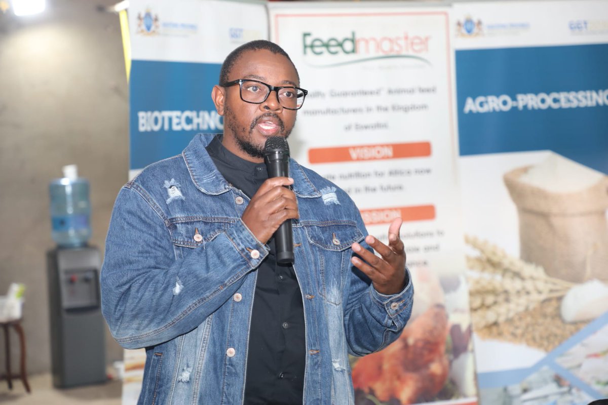 OfficialGDARD's tweet photo. In Closing Mr K Malomane provides the Vote of Thanks for the Poultry Information Day. #Treadclosed https://t.co/Y8nXVYT8SY