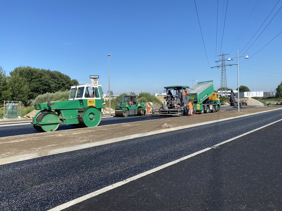 MaikelWelmers's tweet photo. #AVJR #asfaltverwerking @JansmaDrachten @Roelofsgroep weer volle bak an de draai #asfalt #samenwerking https://t.co/ek1qheLx6s