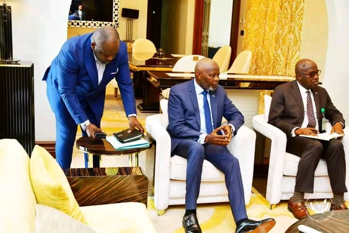IsralMutombo11's tweet photo. Le Chef de l'État a reçu ce mardi 23 août l'ancien Président Nigérian, Olusegun Obasanjo.

Ils ont eu un entretien concernant l'agenda de la transformation agricole de la RDC, une initiative du Pdt @fatshi13.

Peu après cette rencontre, l'ancien président Nigérian a reçu VK. https://t.co/7OZK4J1Bir