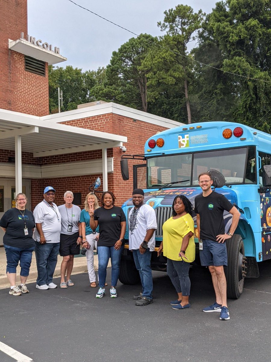 The HEARTcoming Bus Tour is underway! 20 stops from Supt. 
<a href="/NyahHamlett/">Nyah Hamlett</a> in one day to welcome ALL our staff to the new school year…check our IG story for updates from all schools! #heartwork