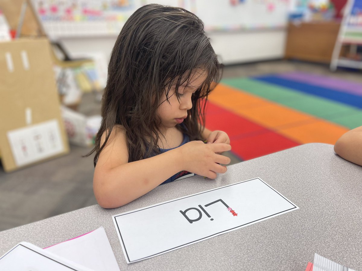 PreK_rocks_'s tweet photo. Just a little fine motor while learning the letters in our name. #earlyedSMSD @BrookridgeSMSD https://t.co/6gXGkRlsGu