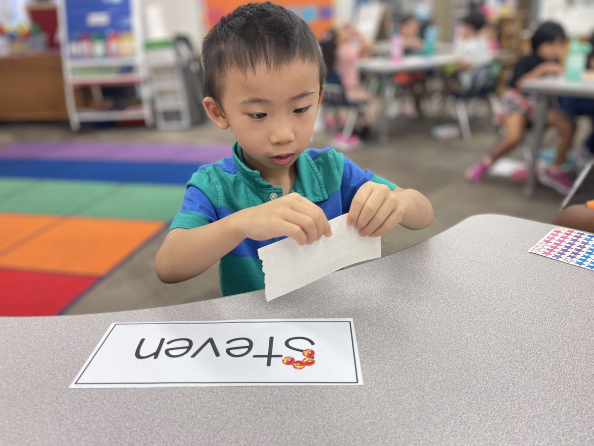 PreK_rocks_'s tweet photo. Just a little fine motor while learning the letters in our name. #earlyedSMSD @BrookridgeSMSD https://t.co/6gXGkRlsGu