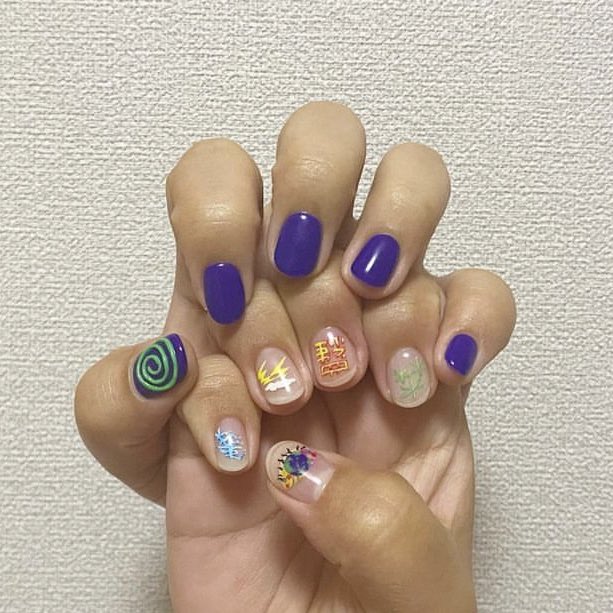 03510448k's tweet photo. 1.2枚目、去年🌳🔥⚡️🌀
3枚目、今回☁️🌍👽🍕
(私のネイリストさんはやっぱり天才) https://t.co/SJcUwbUoQb