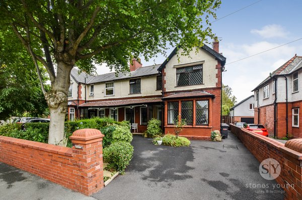 stonesyoung_'s tweet photo. Fancy a renovation project? This property in Pleasington offers a fantastic opportunity to create your dream home 😍🏡
https://t.co/3o2Vdxoarn
#renovationproject #homerenovation #hugepotential #pleasington #claremont #stonesyoung https://t.co/sFw601VOPm