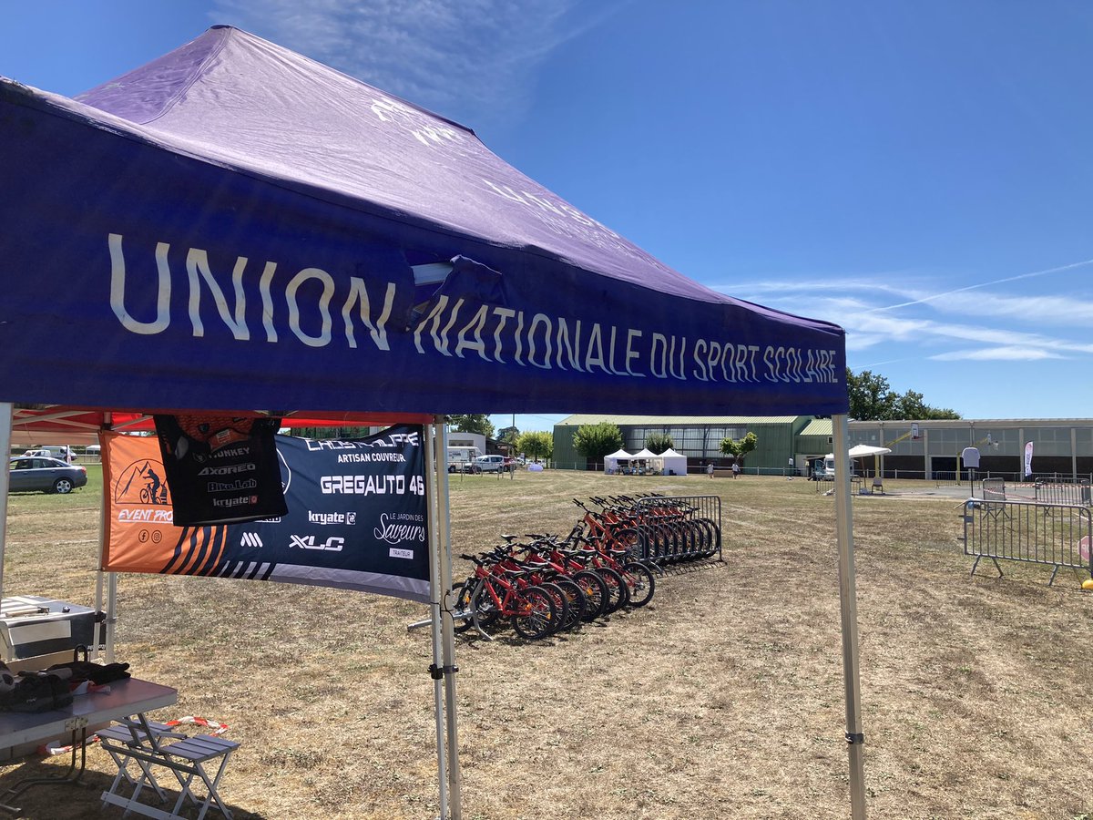 Unss47's tweet photo. Présent sur la caravane du sport à monflanquin @unss_national @Dsden47 @47Cdos https://t.co/cCLyRkLEnN