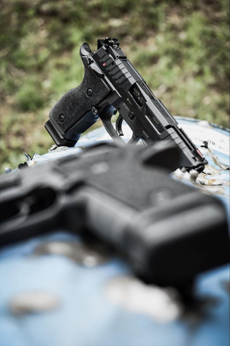 AREXUSA1's tweet photo. She may be a bit old school, but she can still out perform 😏
#Arex #PewPewLife #GoToTheRange #9mm #Pistols https://t.co/1JnXqDbnIW