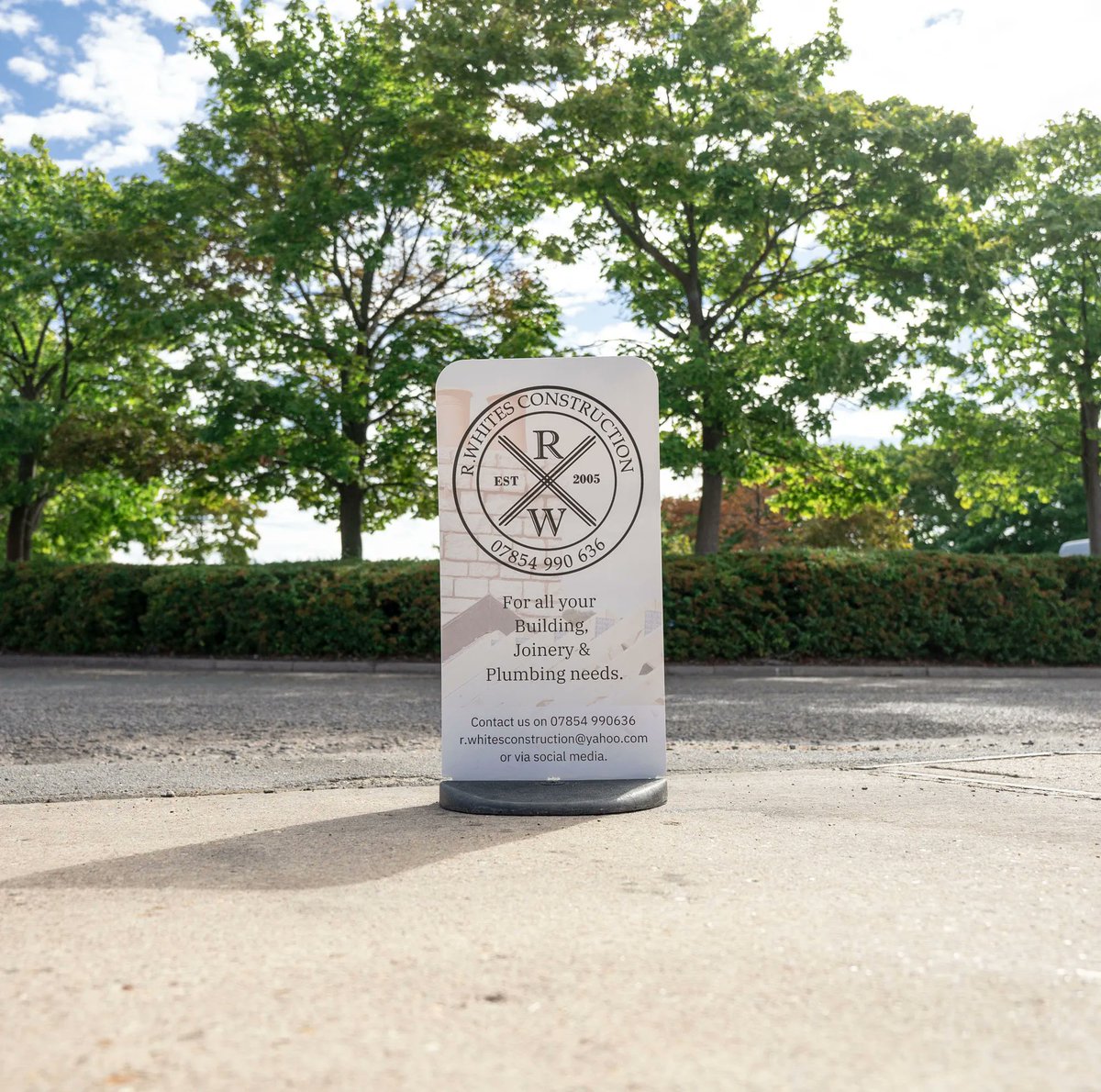 XLDisplays's tweet image. The SUREFLEX® LITE Pavement Sign is a popular choice for businesses due to its simplicity, flexibility &amp;amp; convenience. R Whites Construction have a brilliant design &amp;amp; we love the logo!

SUREFLEX® LITE Pavement Sign buff.ly/3kInbfJ

#pavementsign #advertisingboard #aboard