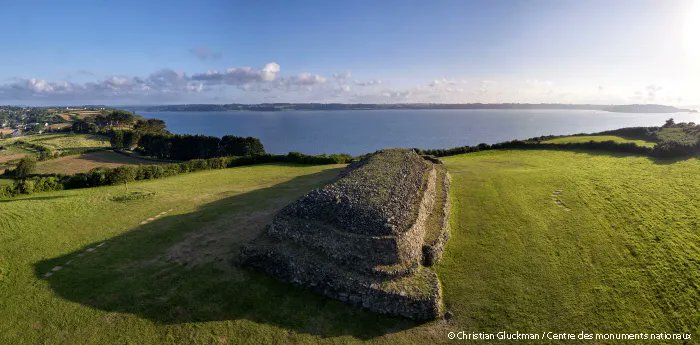 leCMN's tweet photo. #LeSaviezVous Le plus grand mausolée mégalithique d’Europe se trouve dans le @finistere_29 ! Il s’agit du grand Cairn de #Barnenez, qui date d’environ 4000 ans avant J.-C. 🪨
https://t.co/siD8GfTJzl https://t.co/bTezKamxiB