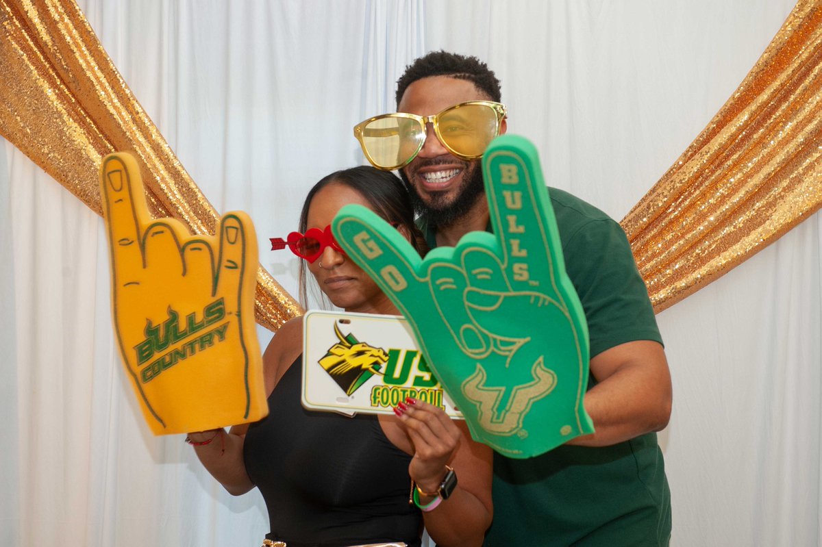USFalumniAssn's tweet photo. #HornsUp to the #USFalumni group Excellence Award winners! Alumni chapter and society volunteers host activities that support #USF, #USFstudents and the groups' communities. See all the winners: https://t.co/Hg2D2SUDW2 https://t.co/FAC96IUBmD