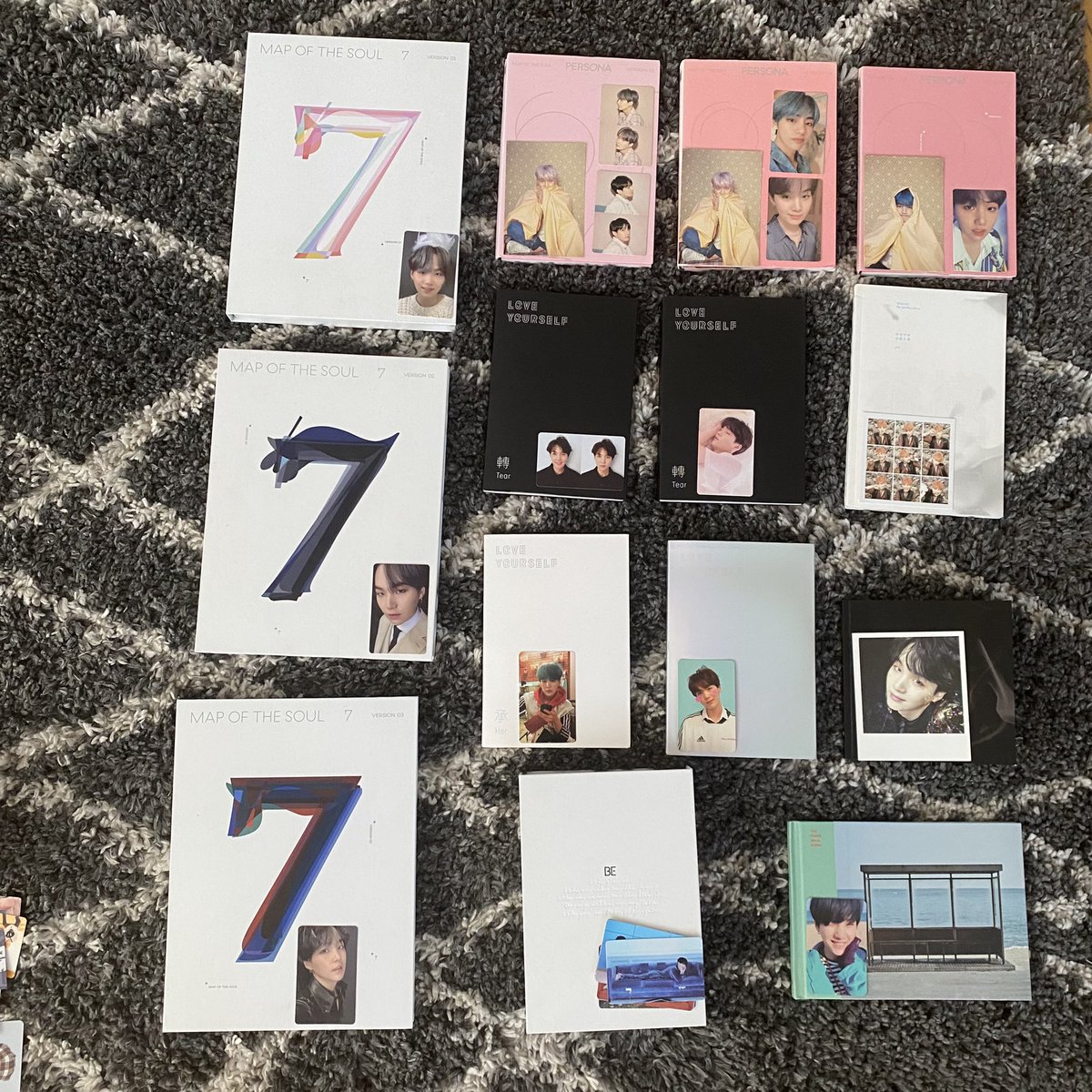 springytae's tweet photo. #SPRZEDAM #BTS #sprzedamkpop 

-sprzedam TYLKO plyte+karte(85+kw)
-w przypadku plyty z dwiema kartami i BE: plyta+dwie karty(105+kw) lub plyta+jedna karta do wyboru (85+kw)
-pojedyncze karty z drugiego zdjecia (35+kw) 

wysyłam paczkomatem lub poczta polska https://t.co/p8fyORNziC
