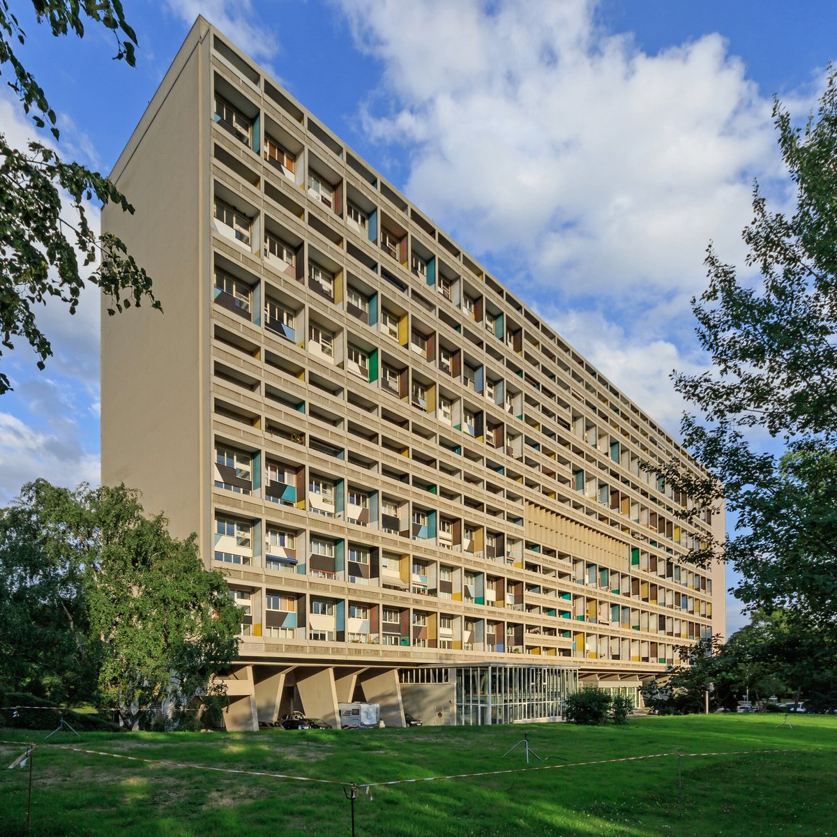 ArchiMaps's tweet photo. Our #BerlinArchiMap will be available next week!
Unité d'Habitation "Berlin Type", Le Corbusier, 1957-58.
📷 A.Savin / FAL
#Berlin #Berlinarchitecture #Berlinguide #Berlinarchitectureguide #architectureguide #ArchiMaps #LeCorbusier #Berlin https://t.co/evTF8cWVfp