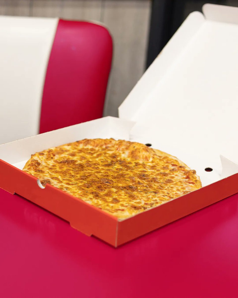 DallasChickenUK's tweet photo. Oh so cheesy ๐
Sometimes, you just need a good olโ margherita to see you through another working day.
#DallasChicken #DallasChickenandPizza #HalalFoodie #HalalUK #Londonfoodie #londonfoodblogger #foodieuk #ukmeat #londonfoodblog #londonfoodguide #londonfoodscene https://t.co/KNsfLCTtAS