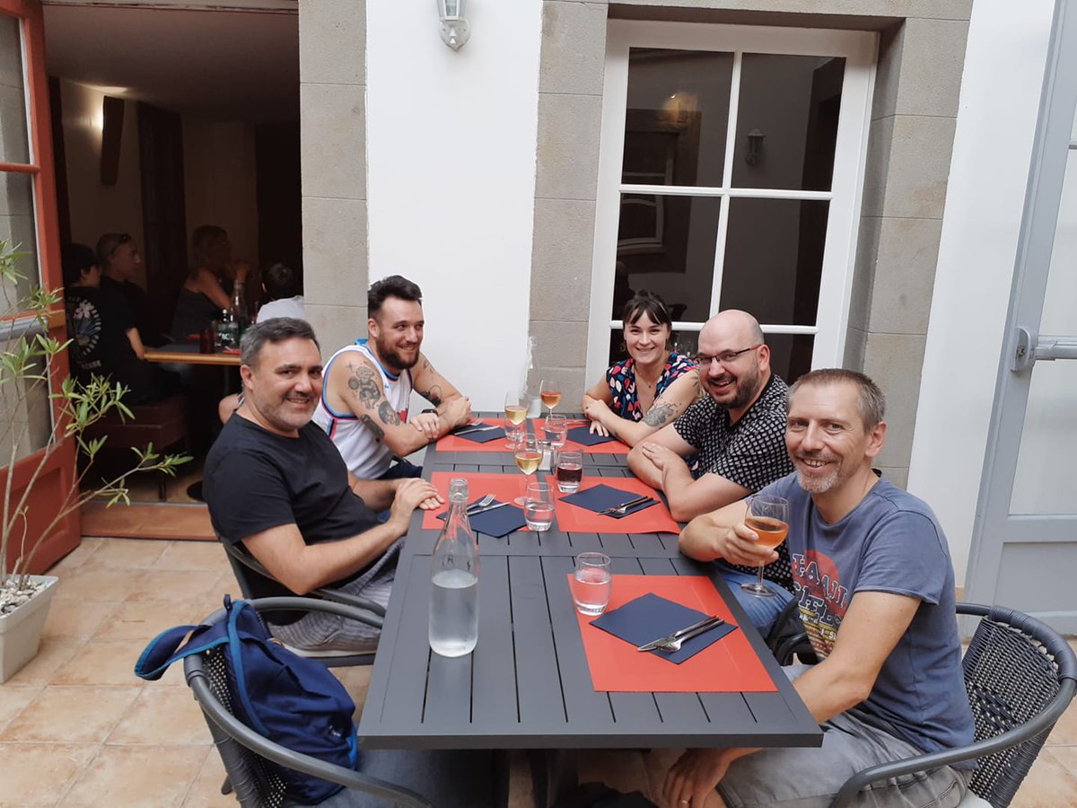 podcastabd's tweet photo. Clap de fin pour L'ATELIER BD. On vous explique tout dans notre ultime épisode en studio. Mise en ligne prévue en fin de semaine. 
#podcast #podcastbd https://t.co/9NU7ToYDwt