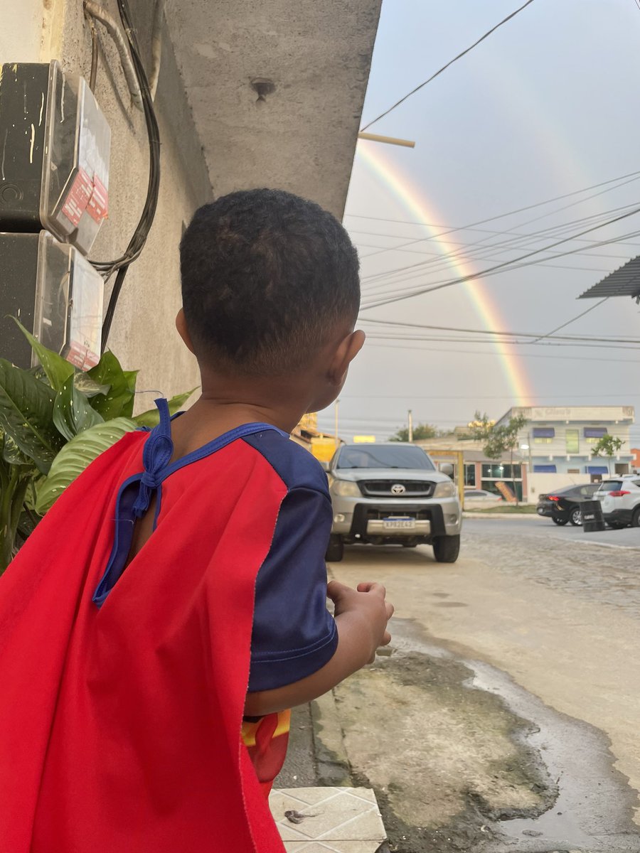 Na_angeel's tweet photo. Meu vido ontem viu pela primeira vez o arco-íris 🌈!!!  Ficou super admirado, eu amo muitoooo 😻😻😻❤️ https://t.co/83OpHS1FtM