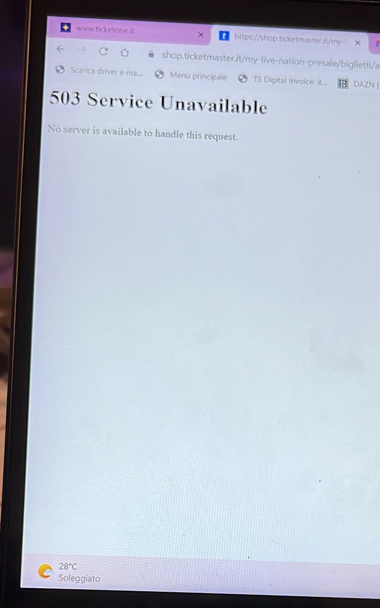 ljamshevrt's tweet photo. SCHIFO! Dopo letteralmente un’ora e mezza di fila su #ticketmaster (ovviamente non era il primo tentativo) finalmente arriva il momento di accedere alla pagina e invece mi trovo questo. Non è giusto, non si fa così. Vergogna. #coldplaytickets https://t.co/ZT08t1ALwR