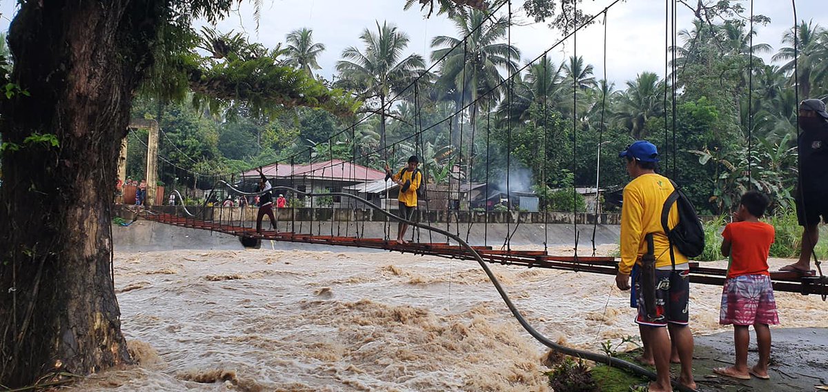 smninews's tweet image. Kailangan pang tumawid sa hanging bridge na ito ang mga guro at mag-aaral na pumapasok sa Sta. Felomina Elementary School sa Brgy. Sta. Felomina, Makilala, Cotabato.

📸 Sta. Felomina Elementary School

#F2Fclasses
#BalikEskwela