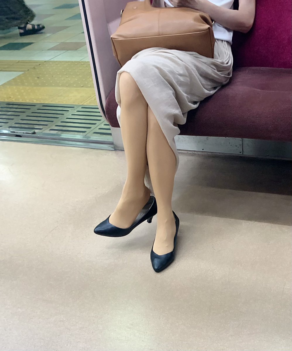 SWSJyyds's tweet photo. #高跟 #高跟鞋 #丝袜 #肉丝 #少妇 #船袜 #反差 #恋足 #OL #黑丝袜小骚货 #肉丝袜 #丝袜臭脚 #船袜臭脚
挑鞋 https://t.co/vsSe8CIlJT
