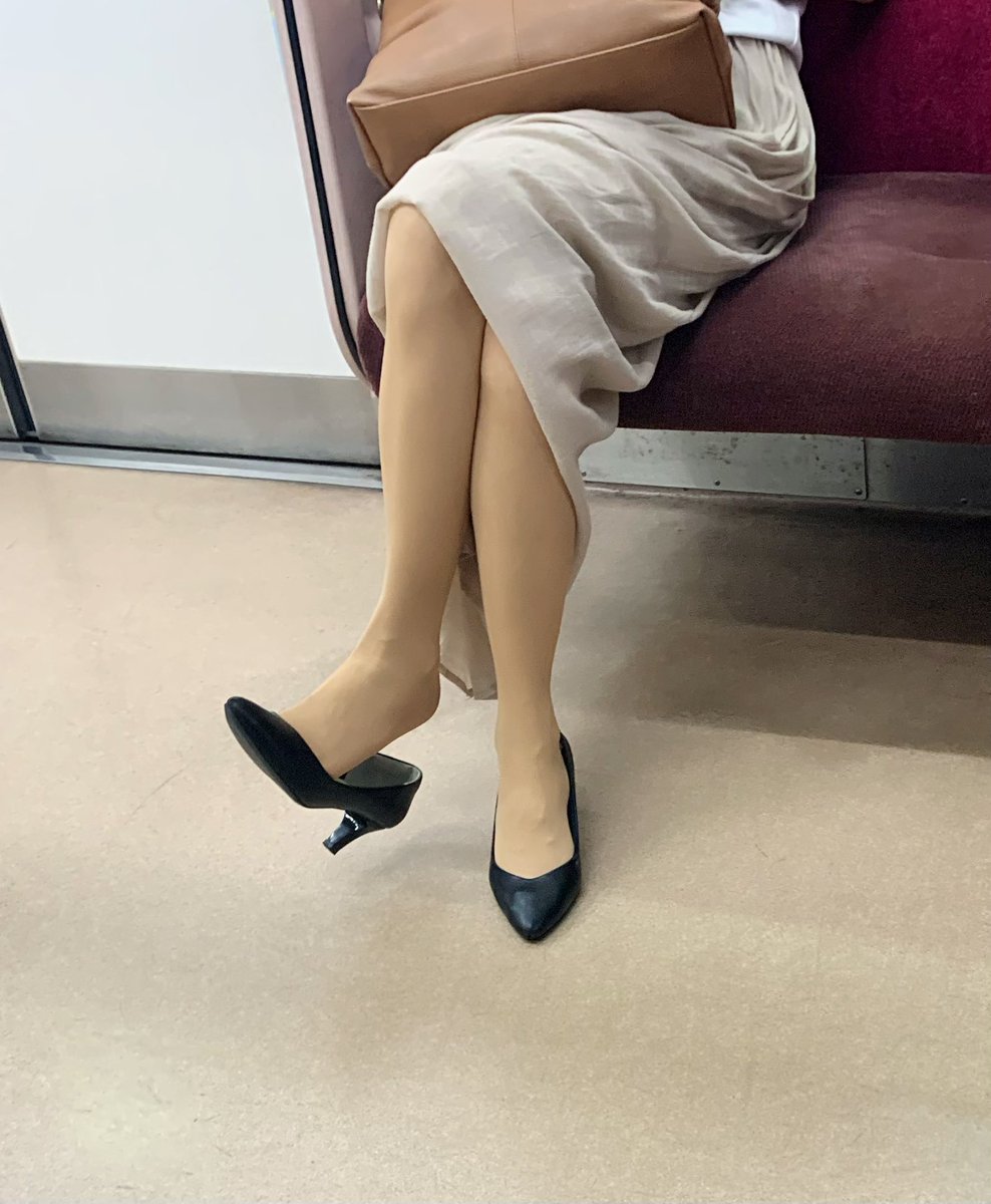 SWSJyyds's tweet photo. #高跟 #高跟鞋 #丝袜 #肉丝 #少妇 #船袜 #反差 #恋足 #OL #黑丝袜小骚货 #肉丝袜 #丝袜臭脚 #船袜臭脚
挑鞋 https://t.co/vsSe8CIlJT