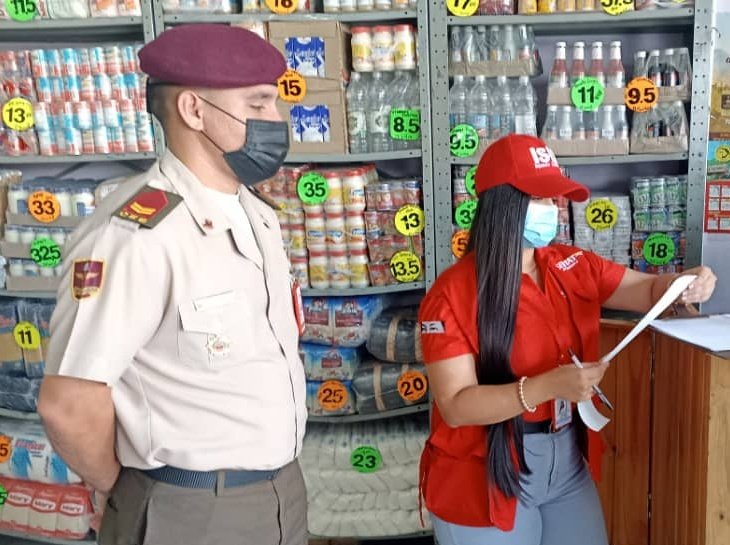 CarlosZambrano7's tweet photo. Si el régimen de Maduro quiere bajar la inflación, especulación y parar la subida de precios de alimentos y servicios debe mandar al #SENIAT #SUNDDE y #GNB al #BCV #BancoCentralDeVenezuela quienes son con su política de destruir el #Bolivar sube el #Dolar cada día
#ULTIMAHORA https://t.co/YPqeSsxG3G