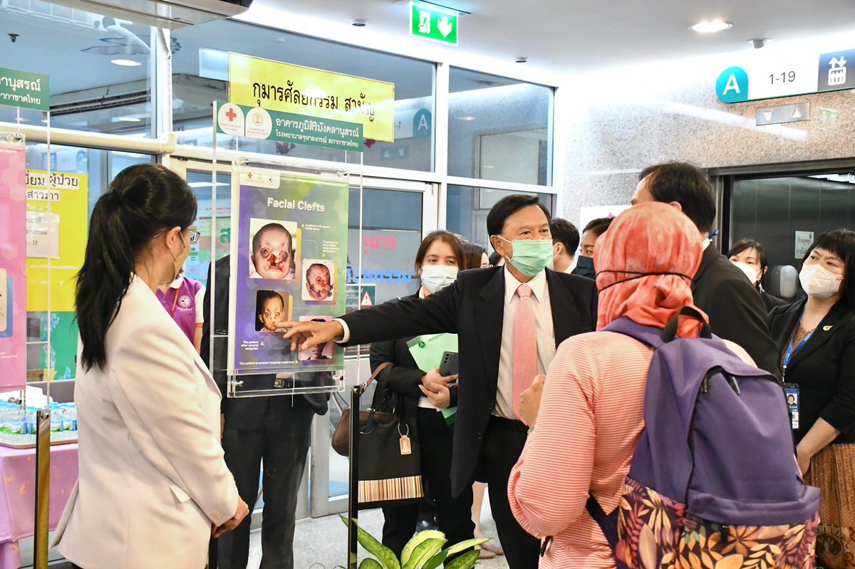 pr_moph's tweet photo. 2) Site Visit made to Chulalongkorn Hospital for learning advanced medical technology and innovation, including the country’s largest health digital platform of #MorProm #application for fighting against
https://t.co/SmVkKu3xZy
#APEC2022THAILAND
#APEC2022 https://t.co/Z0Y6So5cpc