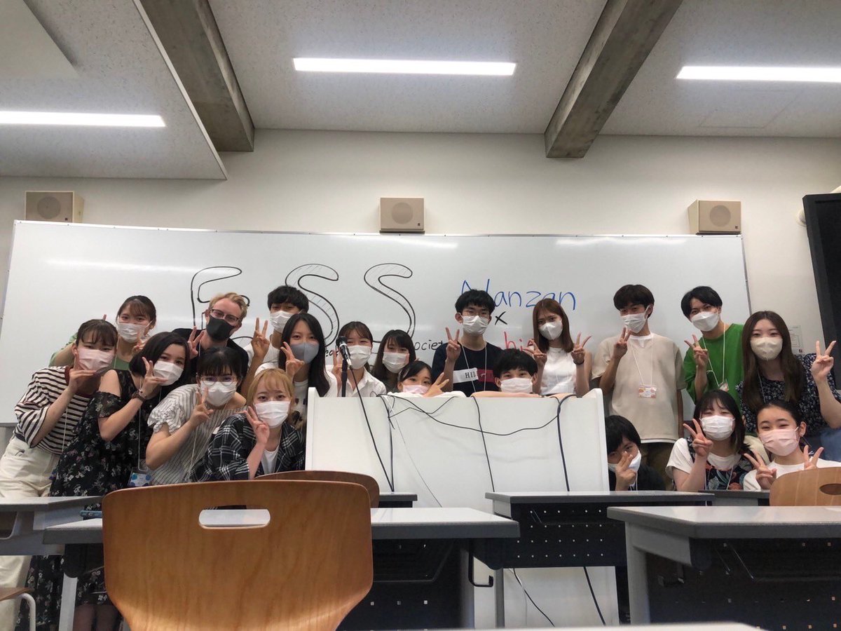 johnan_meets's tweet photo. Johnan Meets交流会編
第3弾！

南山大学ESS @nanzan_ess2021 
×
上智大学英語研究会E.S.S. @ess_sophia_ 

【交流内容📚】
ドラマ、スピーチ、それぞれのセクションに分かれて、今までの活動内容や普段の練習を一緒に行いました。最後は全体交流で一緒に英語を使ったゲームを行いました！ https://t.co/qv2r0dkzxT