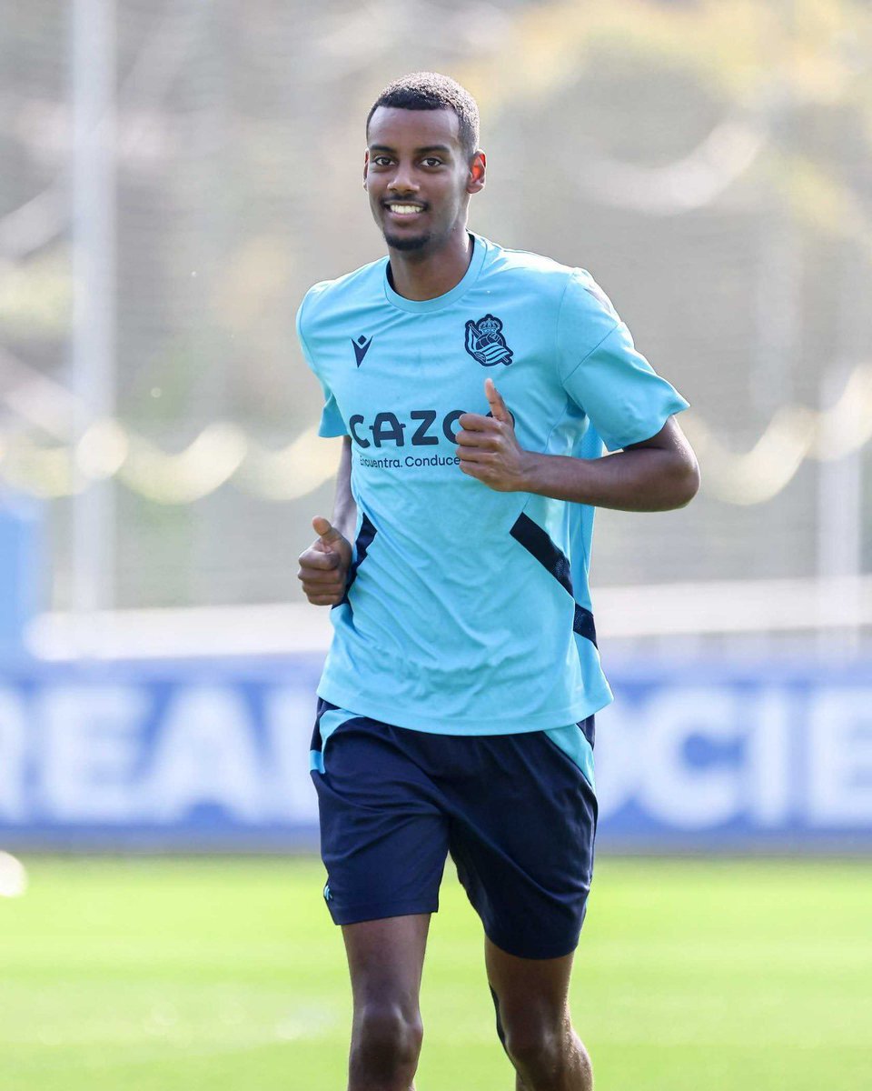 DeadlineDayLive's tweet photo. 🚨 Alexander Isak is set to join Newcastle United IMMINENTLY for €70m plus €5m in add-ons.  🇸🇪

His release clause was €90m but this is the biggest sale in the history of Real Sociedad.

(Source: @diariovasco) https://t.co/j5eJfVHvZq