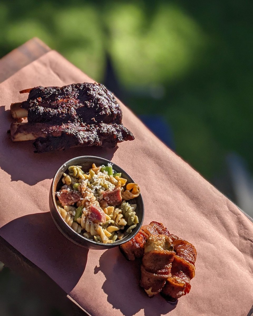 FOOTBALL IS BACK! Come grab a slab of our farm-fresh <a href="/FCRbeef/">Florida Cattle Ranchers</a> back ribs for the grill. 
@whatscurtiscooking