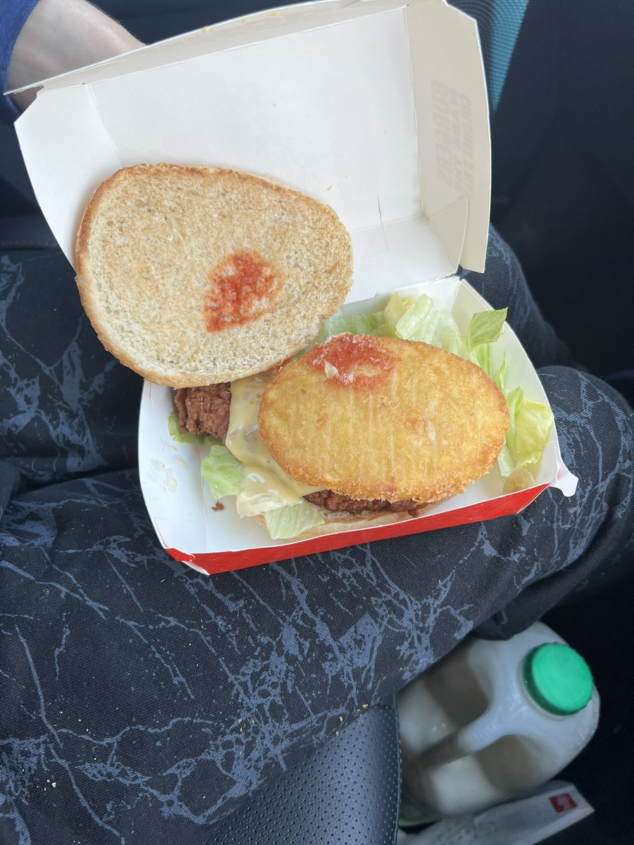 kesi70's tweet photo. @kfc #tower #ketchdown my word colonel Sanders.....were you running out of ketchup today? https://t.co/T3mBMwvTv7