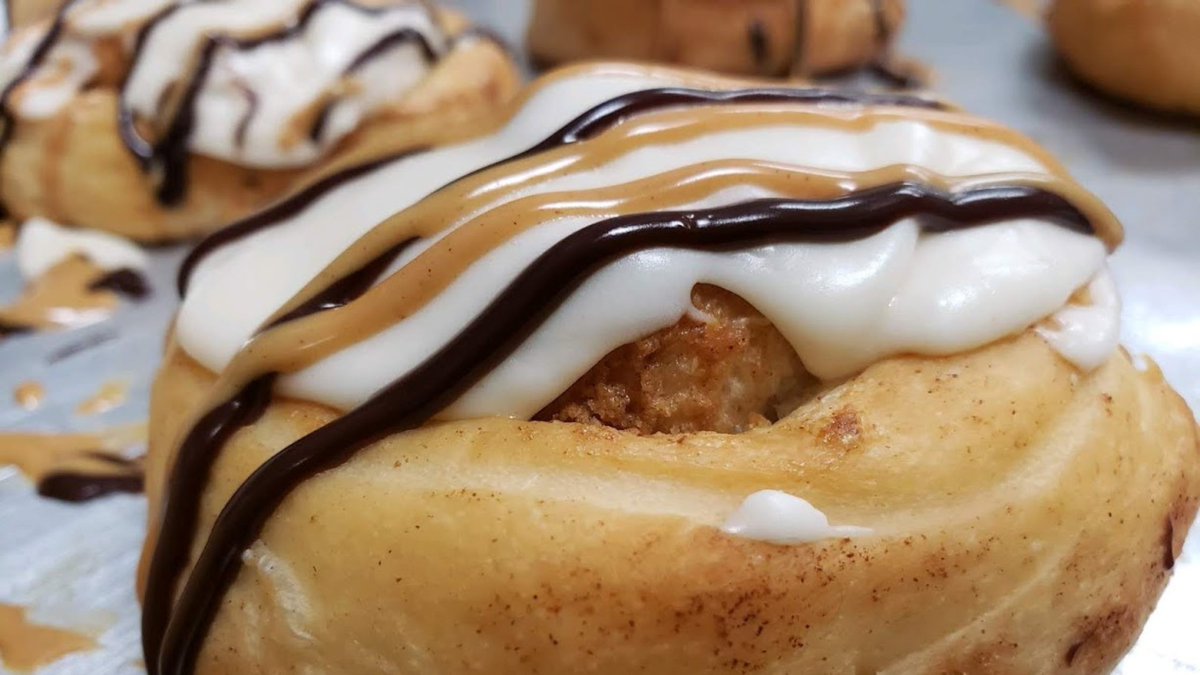 How about one of our signature Peanut Butter Cinnamon Rolls for breakfast? 

#KeepLocalAlive #Omaha #Bakery
